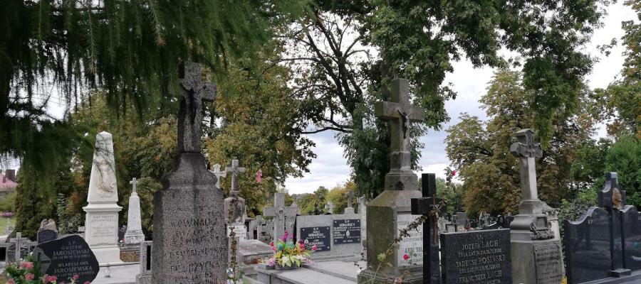 Ponad 20 lat ratowania zabytkowych nagrobków w Pułtusku. Ile pomników udało się odnowić dzięki kwestom?