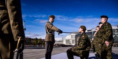 Pierwsze patenty oficerskie dla żołnierzy 5 MBOT