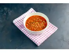 Zdrowo i sycąco. Przepis na zupę z soczewicą i pomidorami