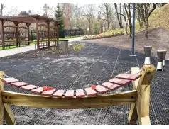 Plenerowe instrumenty muzyczne na Pasażu Klenczona w Pułtusku