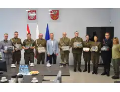 Grupa Rekonstrukcyjna 13 Pułku Piechoty w nowych mundurach od Starosty Pułtuskiego