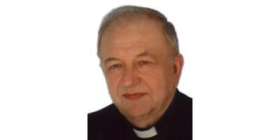 Proboszcz - ks. Jan Romanowski z Przewodowa z tytułem kanonika