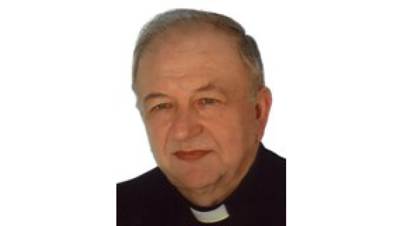 Proboszcz - ks. Jan Romanowski z Przewodowa z tytułem kanonika
