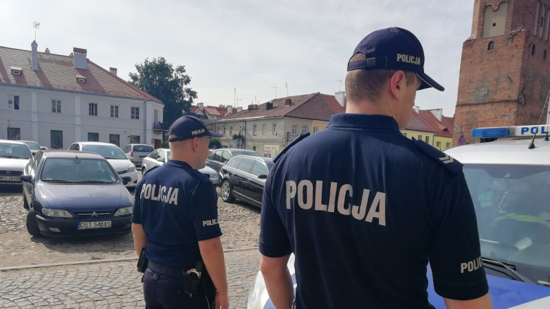 Fałszywe alarmy bombowe w szkołach powiatu pułtuskiego. Maturzyści przystąpili do egzaminu dojrzałości!