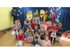 Mikołaj z prezentami w Samorządowym Przedszkolu w Pokrzywnicy