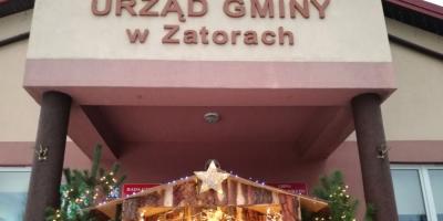 Gmina Zatory. Szopka Bożonarodzeniowa przed Urzędem