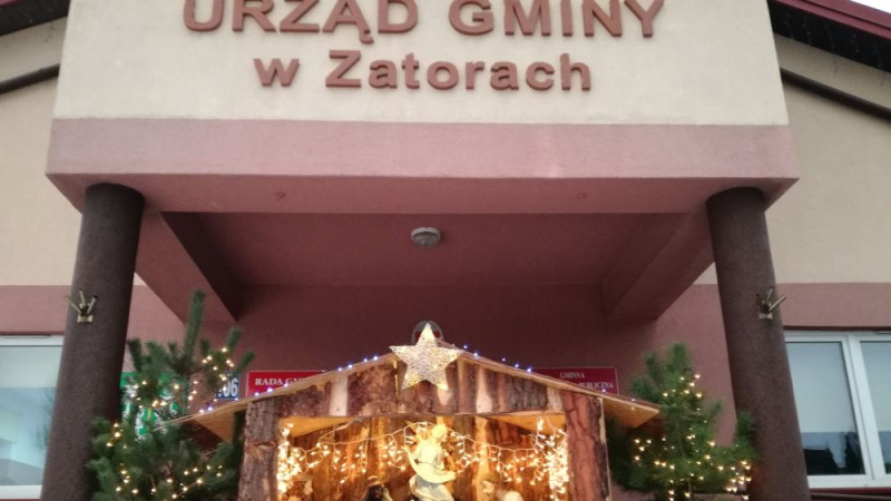 Gmina Zatory. Szopka Bożonarodzeniowa przed Urzędem