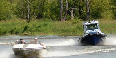 Pijany sternik na Narwi w Pułtusku