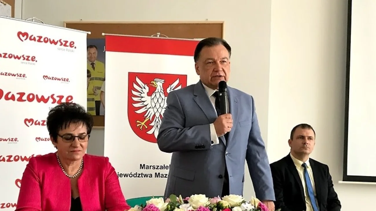 Marszałek podpisał umowy na dofinansowanie remontów strażnic OSP