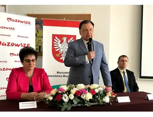 Marszałek podpisał umowy na dofinansowanie remontów strażnic OSP