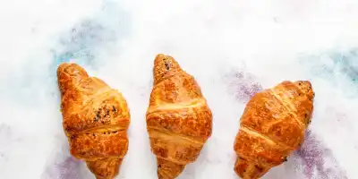 Rogaliki kruche. Prosty przepis z trzema składnikami!