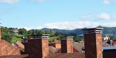 Udrożnij komin przed zimą.  Zadbaj o bezpieczeństwo swoje i bliskich.