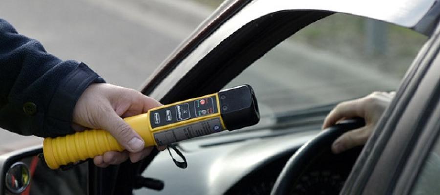 Badanie kierowcy alkomatem