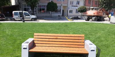 Nowoczesne i ekologiczne ławki solarne stanęły w Pułtusku