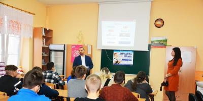 Biznes przy tablicy - spotkanie w pracownikami działu marketingu ETI Polam Sp. z o.o.