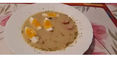 Żurek - tradycyjna zupa na wielkanoc. Jak go ugotować?