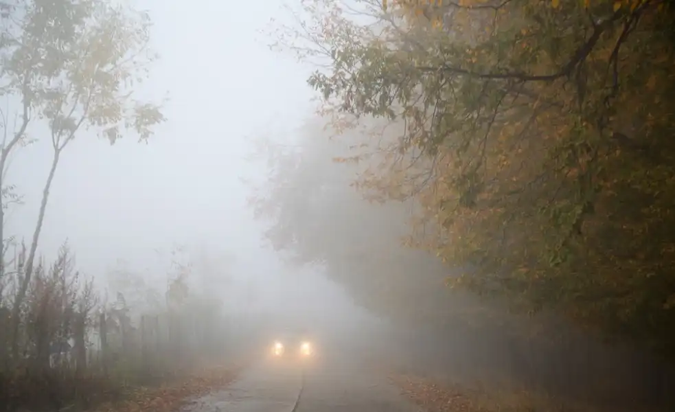 IMGW ostrzega przed gęstą mgłą w powiecie pułtuskim