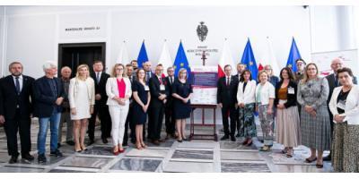 W Sejmie RP powołano Samorządowy Komitet na rzecz upamiętnienia Bitwy Warszawskiej 1920 r.. Gmina Pułtusk jest jednym z członków.