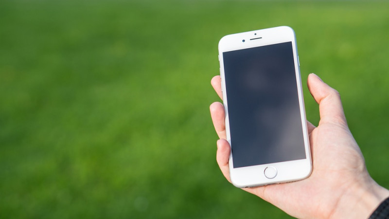 Mężczyzna chciał kupić telefon przez internet. Nigdy go nie dostał.
