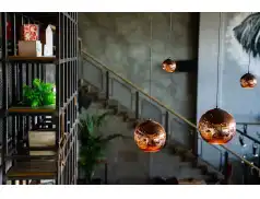 Jakie lampy sufitowe pasują do wnętrz urządzonych w stylu industrialnym?