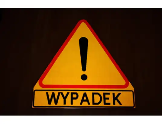 Wypadek w Kleszewie pod Pułtuskiem, dwie osoby ranne.
