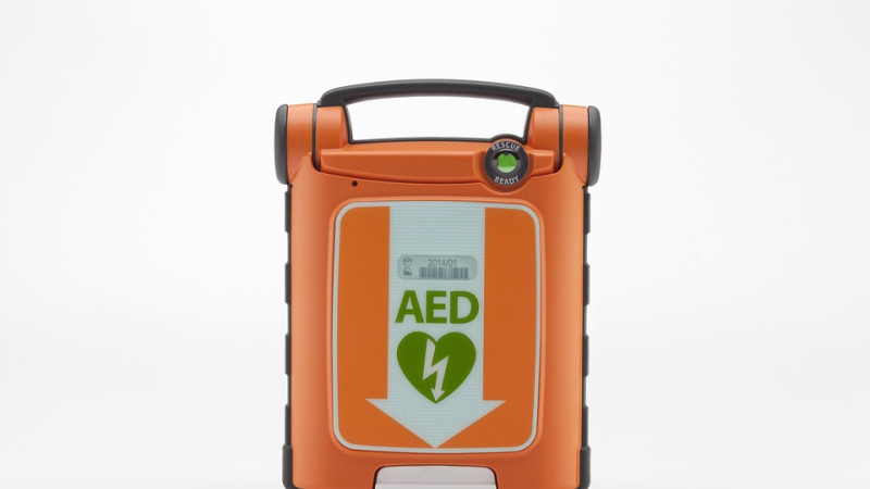 Defibrylatory zewnętrzne AED i torby medyczne dla strażaków OSP z Gminy Pułtusk