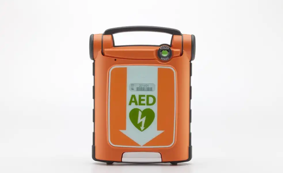 Defibrylatory zewnętrzne AED i torby medyczne dla strażaków OSP z Gminy Pułtusk