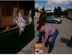 Pułtuskie Starostwo zaopatruje gminy w płyn do dezynfekcji rąk i powierzchni