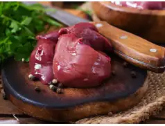 Szukasz pomysłu na pyszny i szybki obiad? Spróbuj wątróbki z winem!