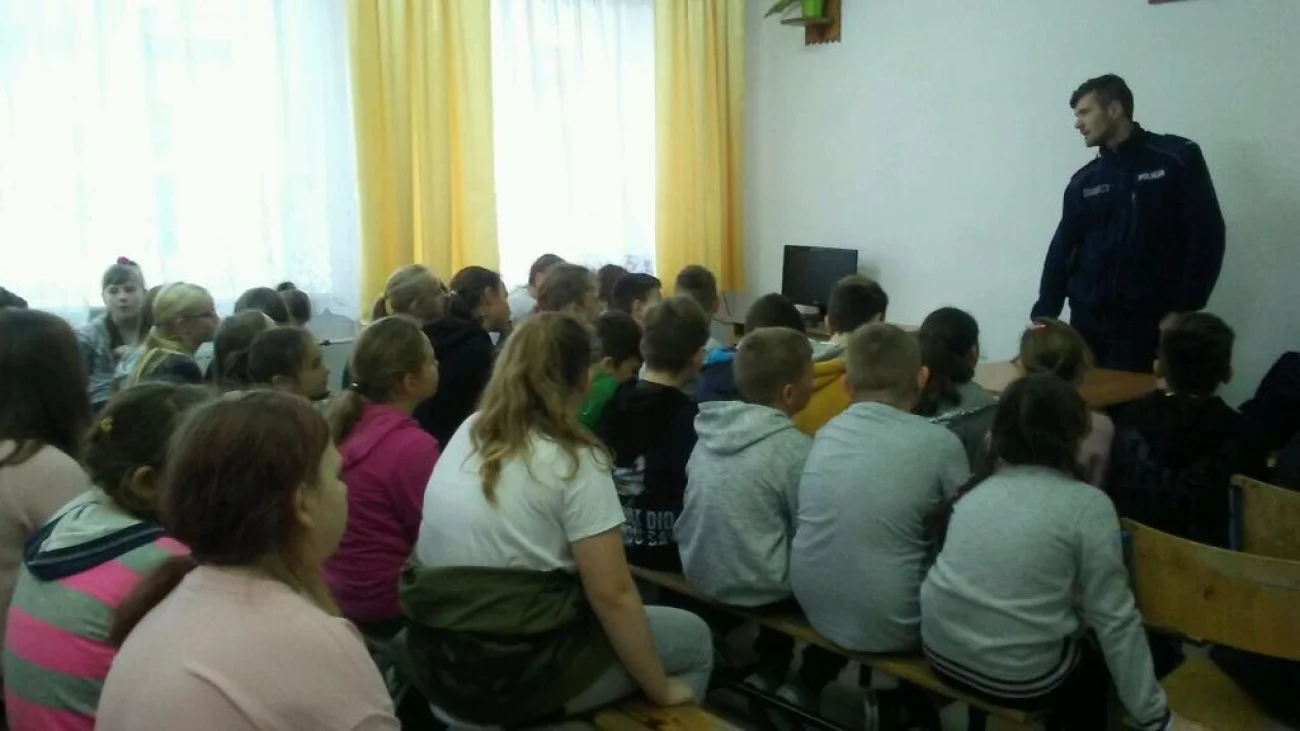 Spotkanie dzielnicowego z uczniami z Obrytego