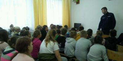 Spotkanie dzielnicowego z uczniami z Obrytego