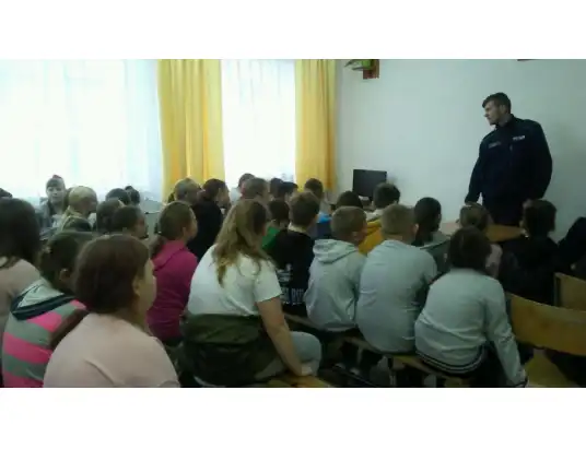 Spotkanie dzielnicowego z uczniami z Obrytego