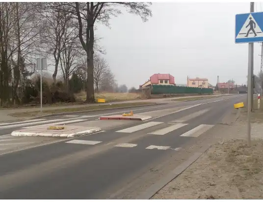 Pułtusk. Pijany skosił znaki sygnalizujące na przejściu dla pieszych