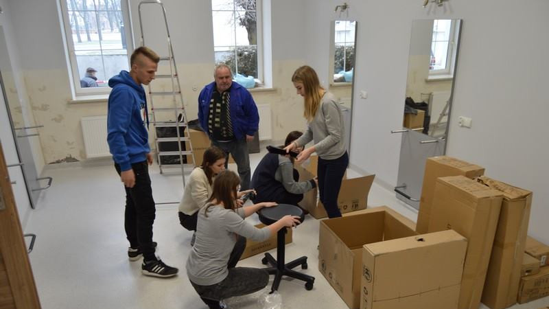 Nowe pracownie do nauki zawodu fryzjera w pułtuskim Prusie
