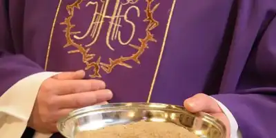 Co to jest środa popielcowa? Jaką symbolikę skrywa popiół?