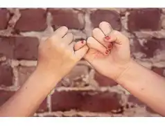 Zodiakalne przyjaźnie. Kto z kim kształtuje najsilniejsze więzi?