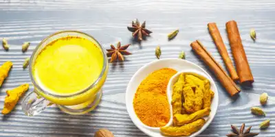 Kurkumowe Latte. Złote mleko dla wzmacniania odporności i energii