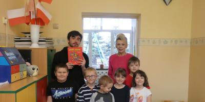 Art ennobles – sztuka uszlachetnia w PSP w Płocochowie.