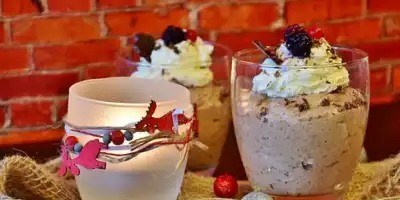 Mus z kaszy mannej z owocami