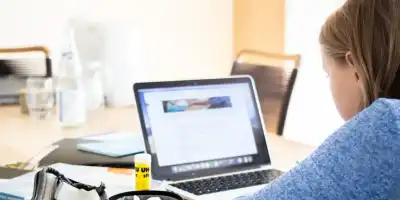 Nauka zdalna w szkołach w grudniu 2021 i styczniu 2022r.. Minister podał szczegóły zamknięcia szkół.