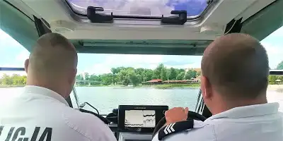 Kajakiem po alkoholu i z przeszłością. Policyjny patrol wodny zatrzymał poszukiwanego