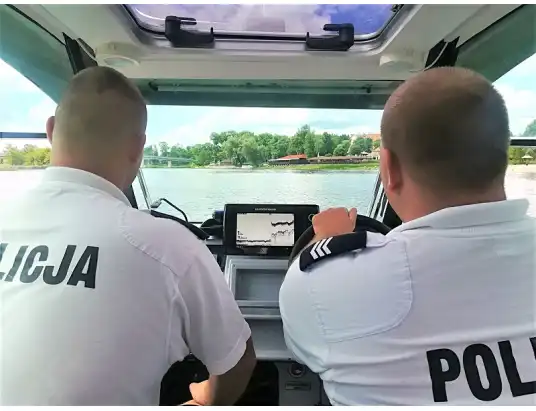 Pijany sternik na Narwi. Zatrzymała go pułtuska policja