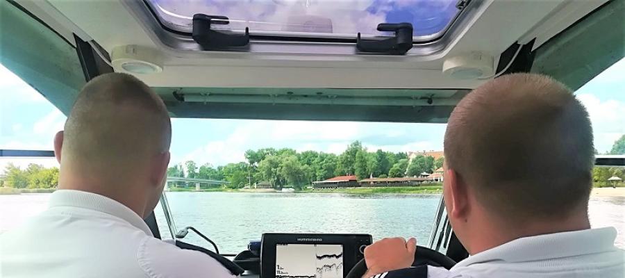Kajakiem po alkoholu i z przeszłością. Policyjny patrol wodny zatrzymał poszukiwanego