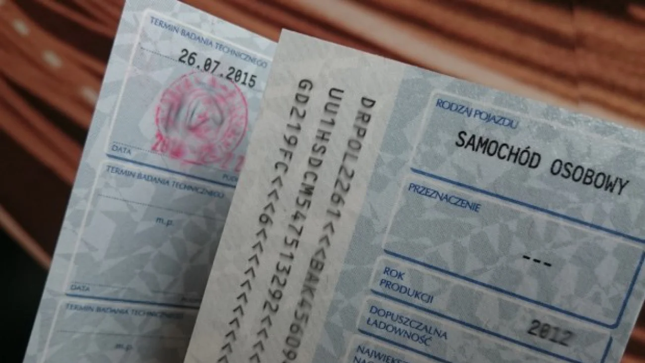 Papierowe dokumenty OC i dowod rejestracyjny nie potrzebne kierowcy. Weszły w życie nowe przepisy.