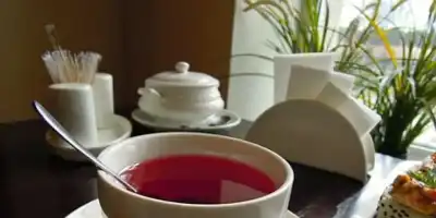 Czy i dlaczego warto pić czerwoną herbatę?