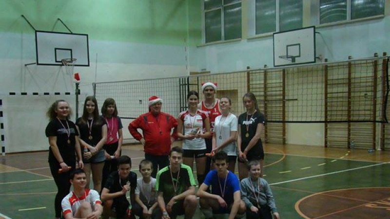 Siatkarski turniej mikołajkowy 2018 pułtuskiego UKS Zryw za nami!