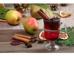 Wigilijny kompot z suszu. Smak tradycji i symbolika owoców na świątecznym stole.