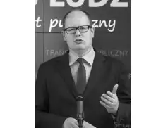 Pułtusk solidarny z Gdańskiem - flagi opuszczone do połowy