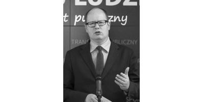 Pułtusk solidarny z Gdańskiem - flagi opuszczone do połowy