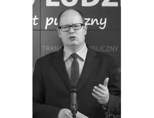 Pułtusk solidarny z Gdańskiem - flagi opuszczone do połowy